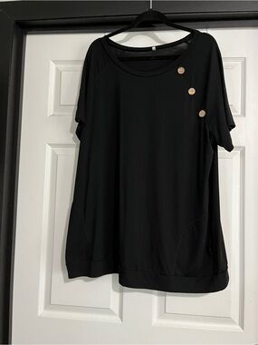 Women’s Black Short-Sleeve Button Accent Top